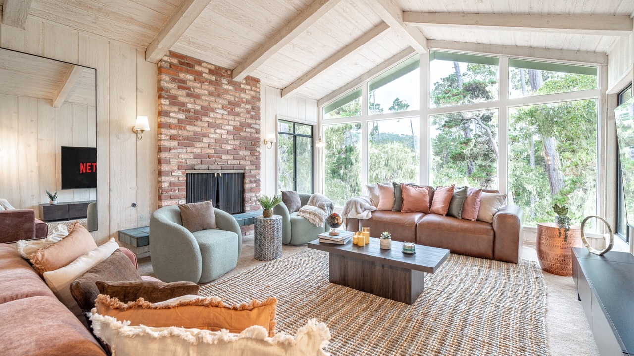 Photo of Livingroom in Del Monte Forest