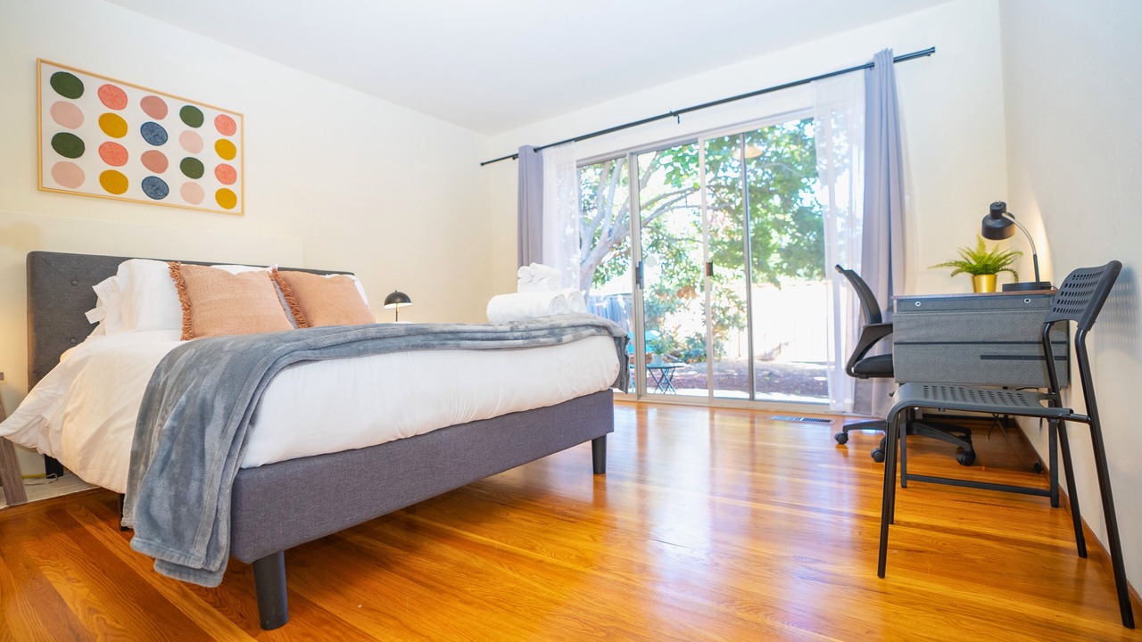 Photo of Bedroom in Mountain View