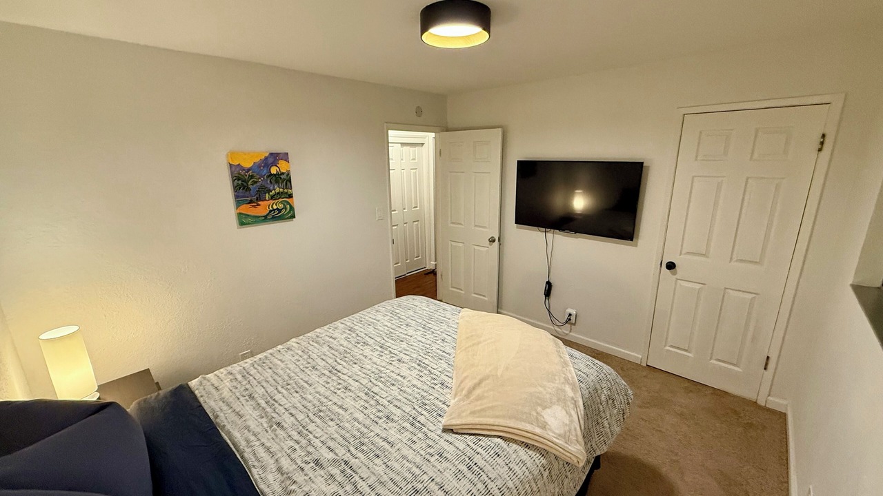 Photo of Bedroom in Oakland