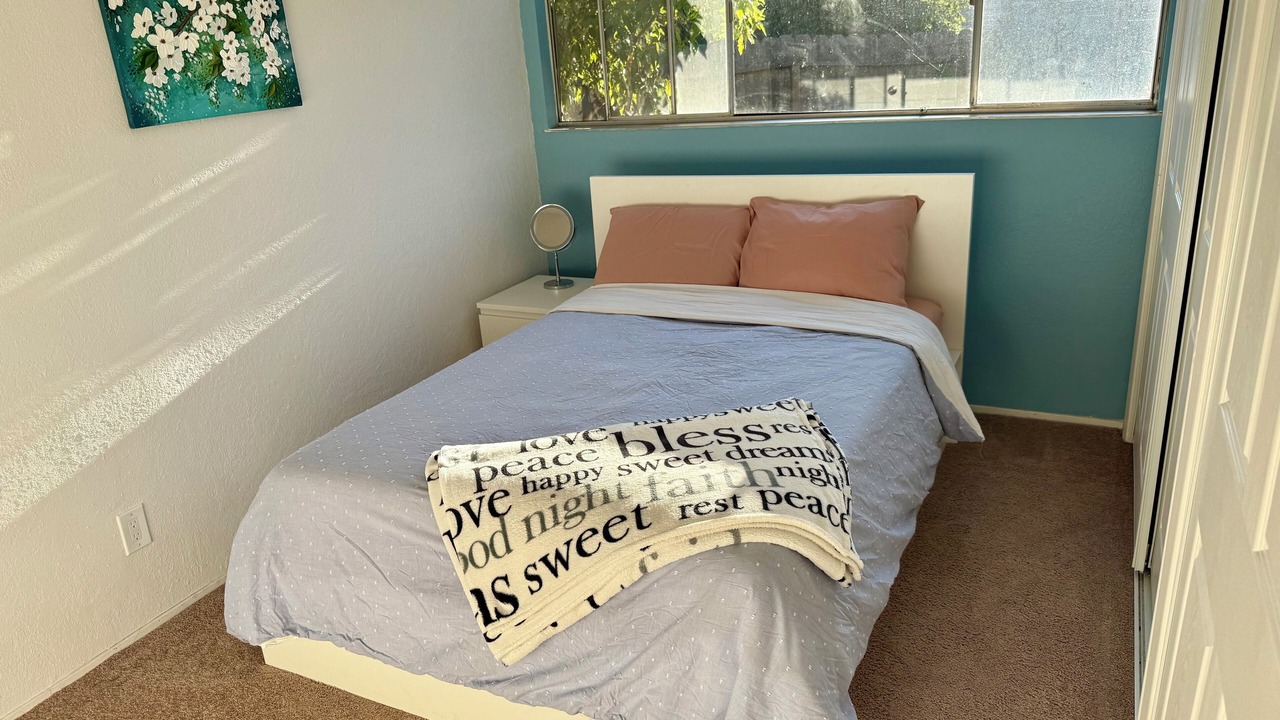 Photo of Bedroom in Oakland