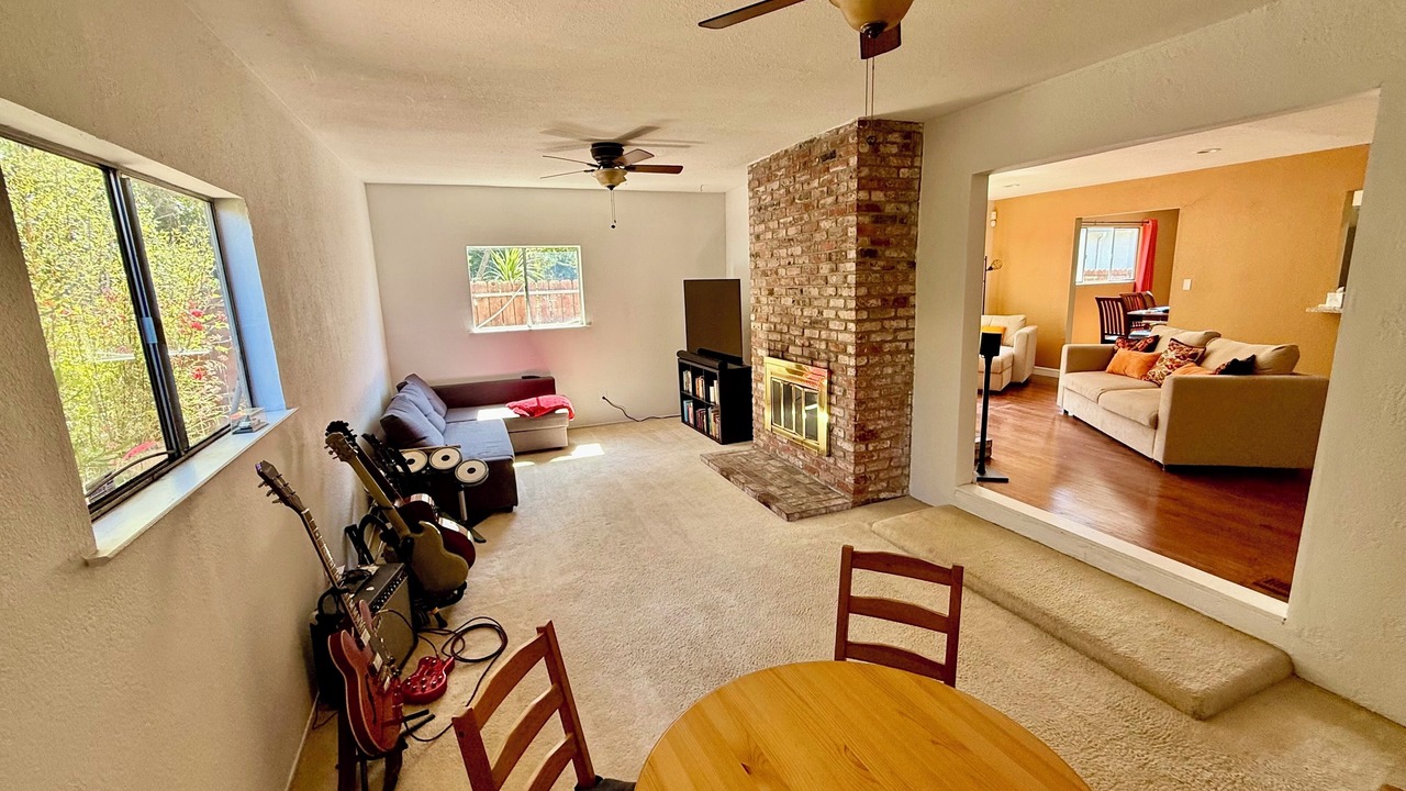 Photo of Livingroom in Oakland
