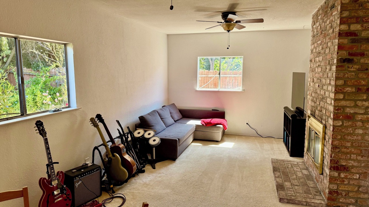 Photo of Livingroom in Oakland