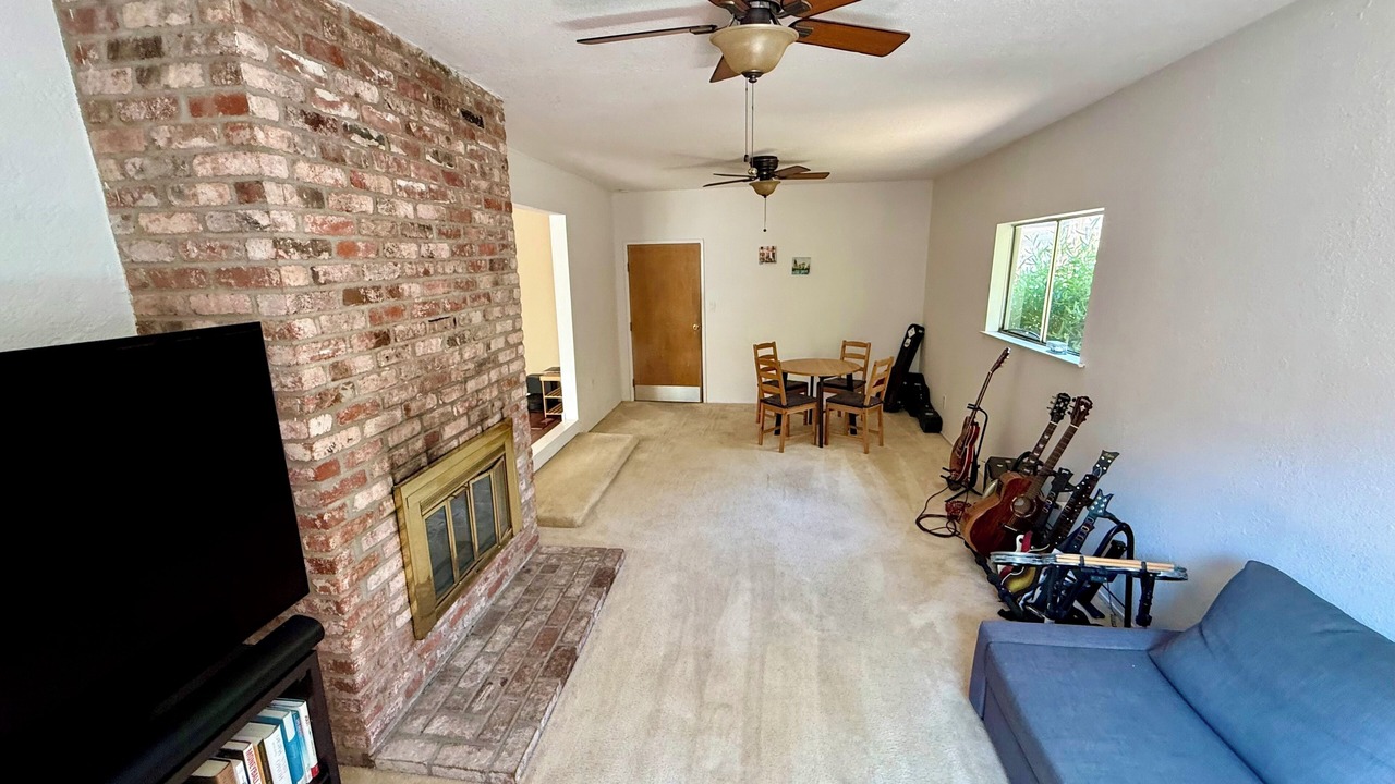 Photo of Livingroom in Oakland