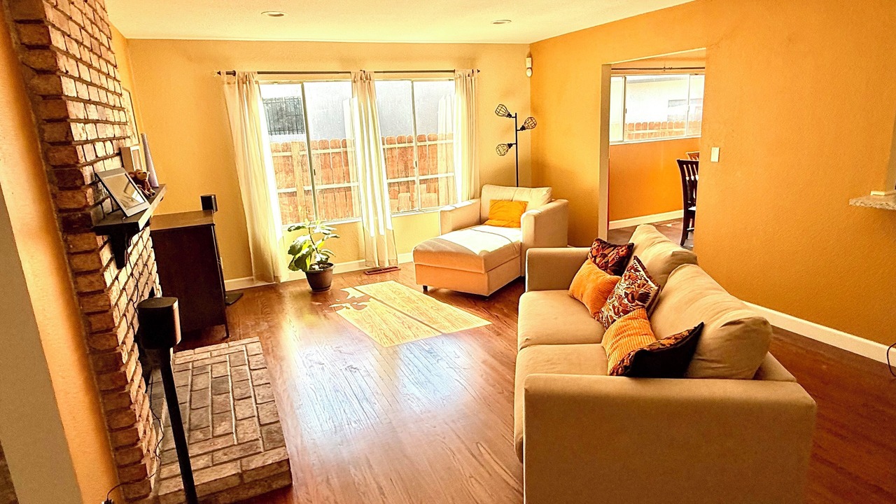 Photo of Livingroom in Oakland