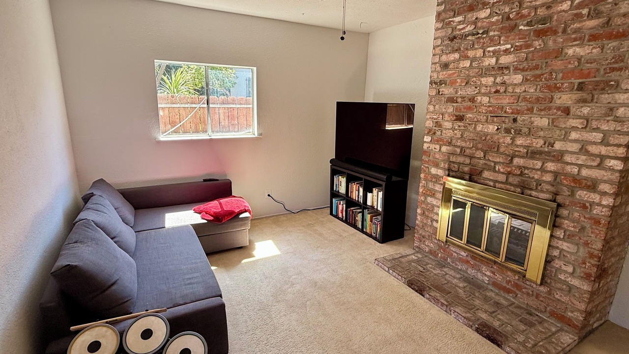 Photo of Livingroom in Oakland