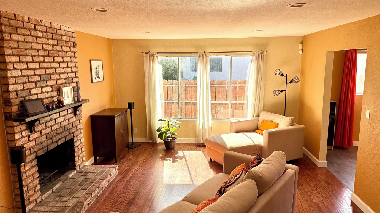 Photo of Livingroom in Oakland