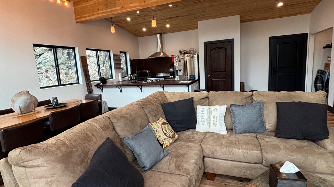 Photo of Livingroom in June Lake