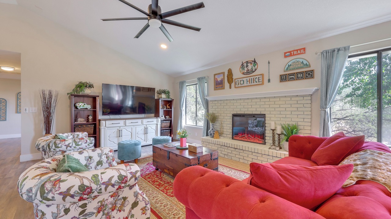 Photo of Livingroom in Yosemite Lakes