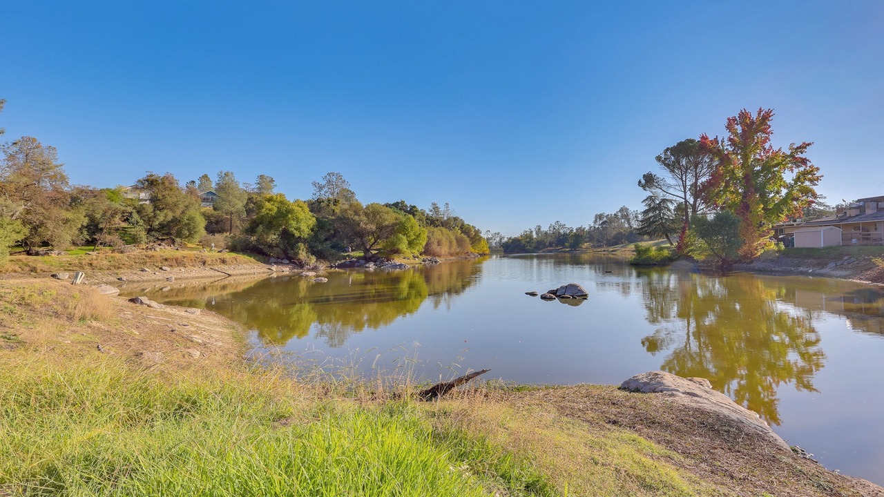 Photo of Outdoor in Yosemite Lakes