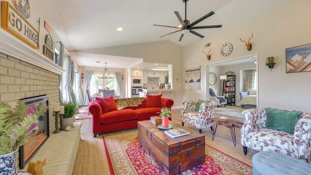 Photo of Livingroom in Yosemite Lakes