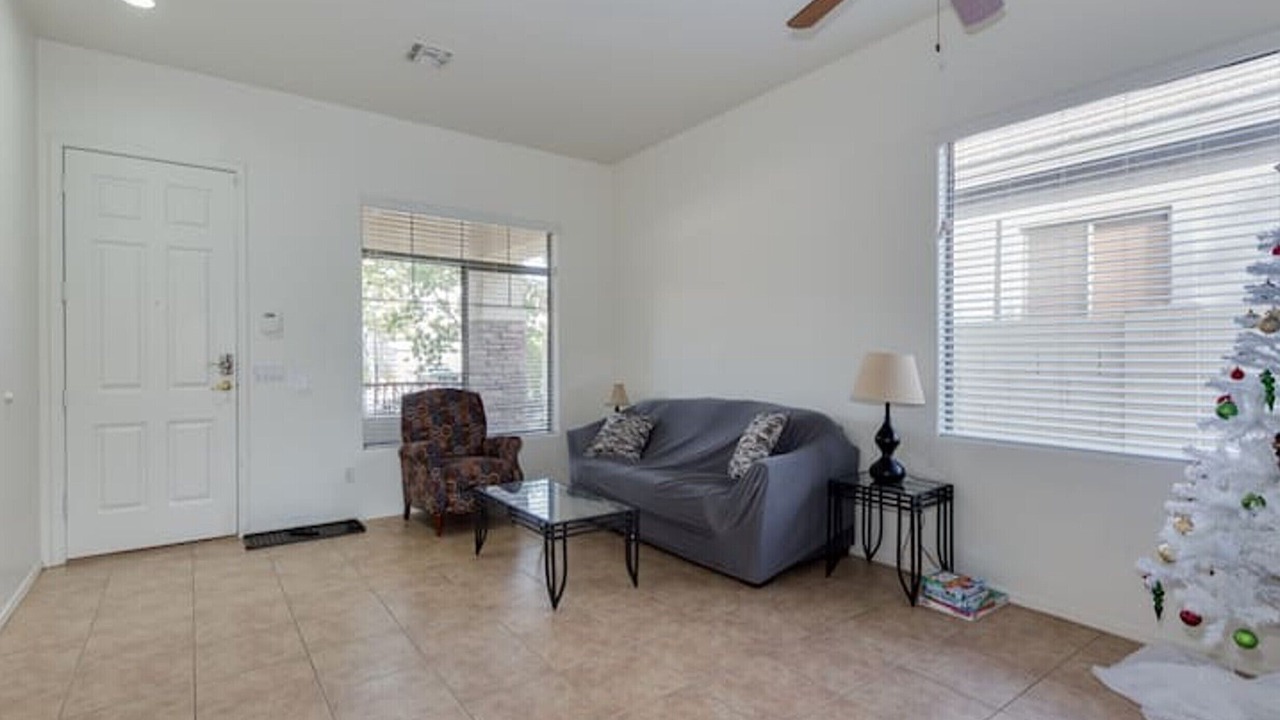 Photo of Livingroom in South Mountain