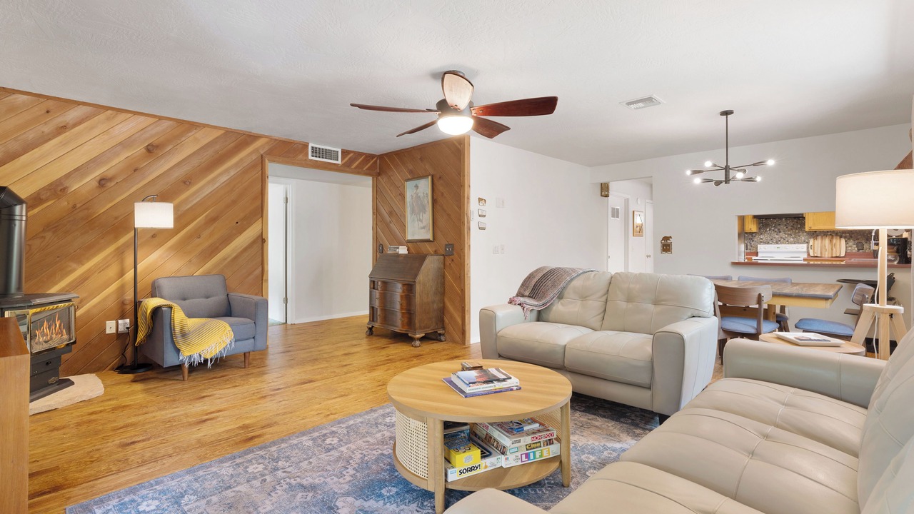 Photo of Livingroom in Strawberry