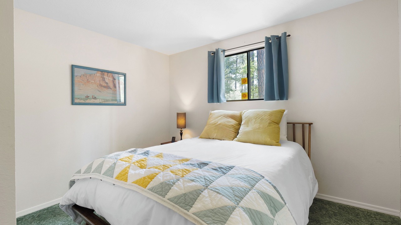Photo of Bedroom in Strawberry