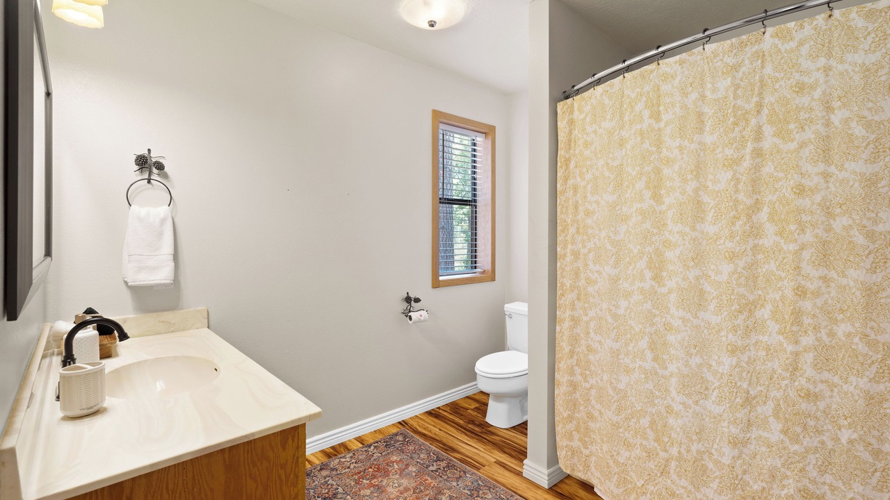 Photo of Bathroom in Strawberry