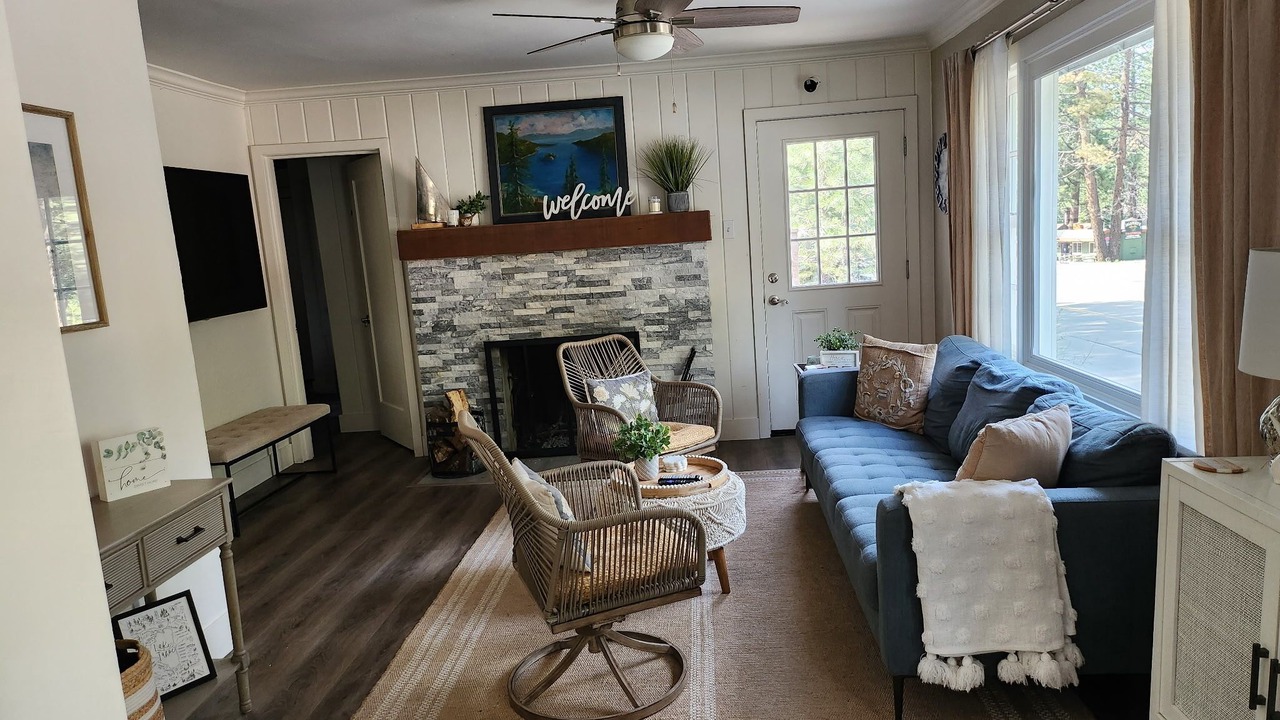 Photo of Livingroom in Tahoe Island