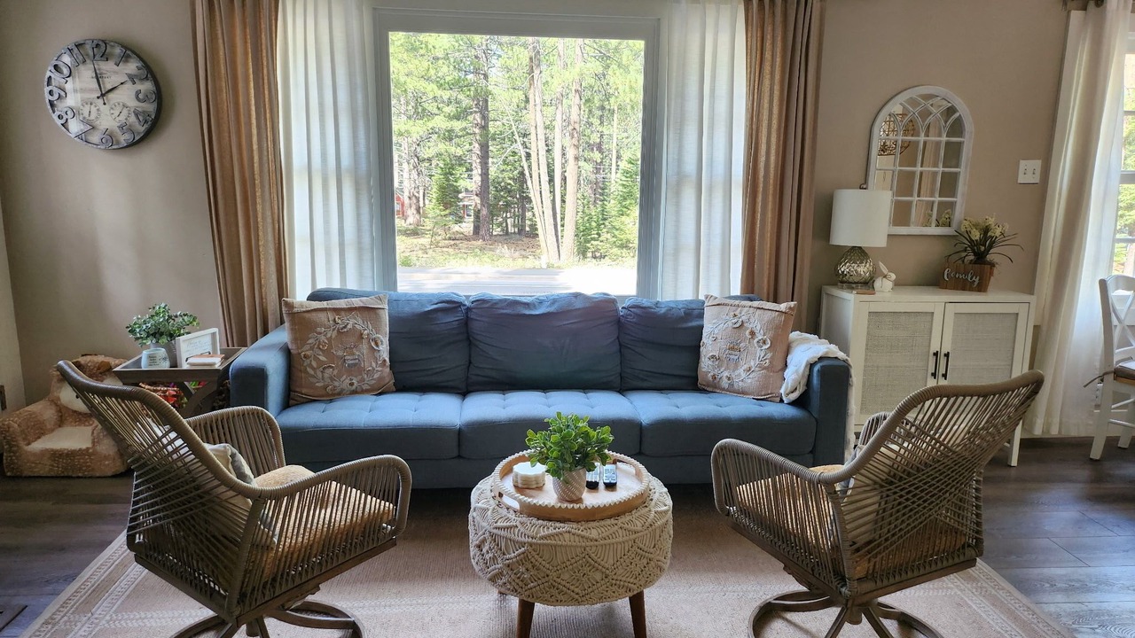 Photo of Livingroom in Tahoe Island