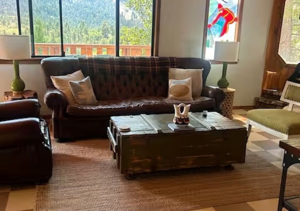 Photo of Livingroom in Upper Moonridge