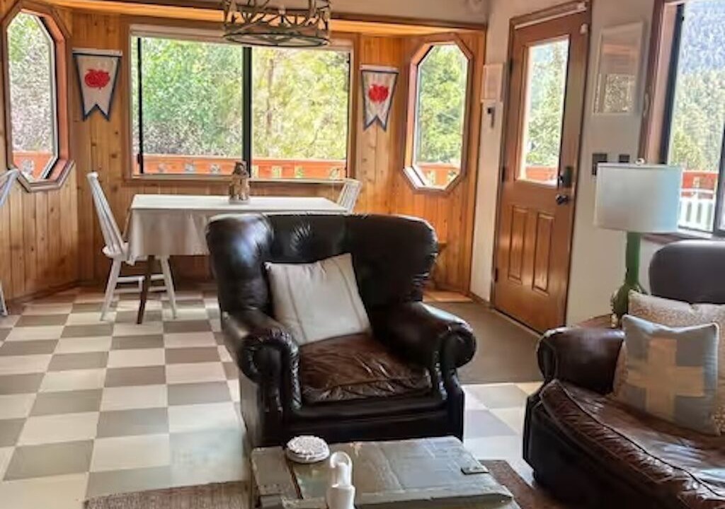 Photo of Livingroom in Upper Moonridge