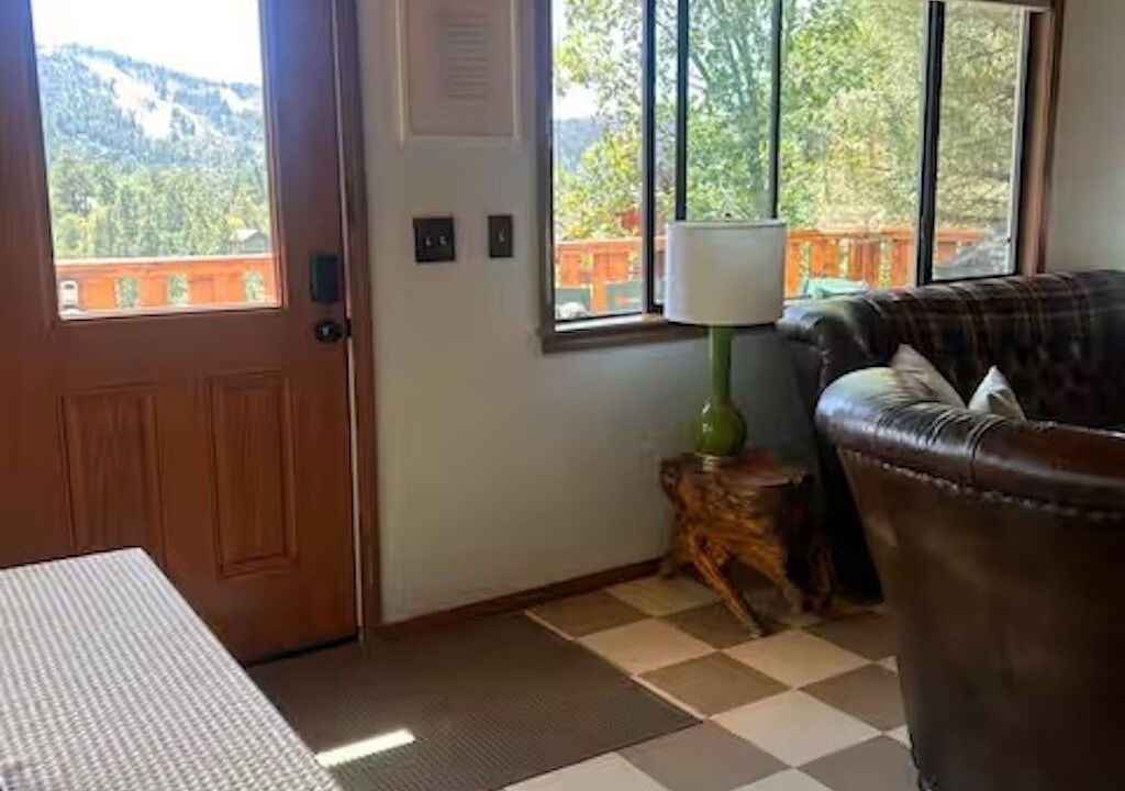 Photo of Livingroom in Upper Moonridge