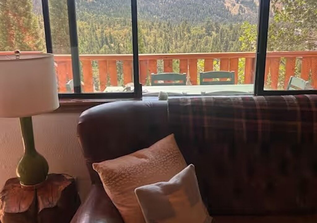 Photo of Livingroom in Upper Moonridge