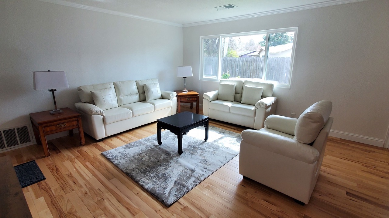 Photo of Livingroom in Davis