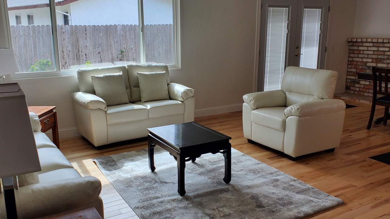 Photo of Livingroom in Davis