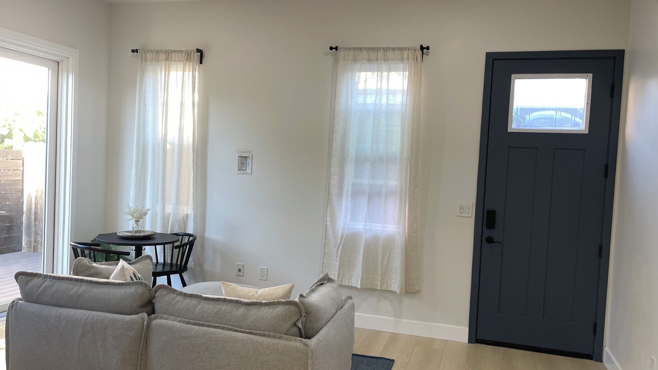 Photo of Livingroom in East Side Capistrano