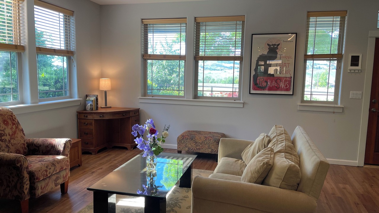 Photo of Livingroom in Ashland