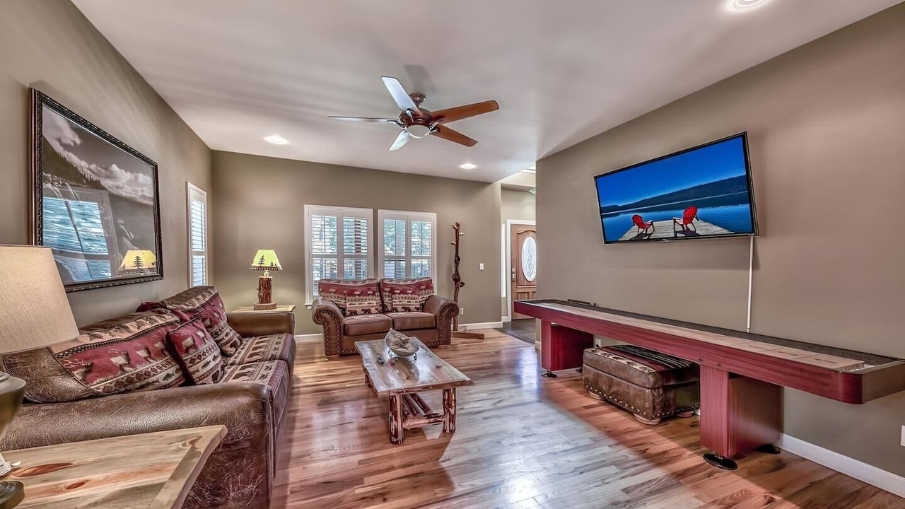 Photo of Livingroom in Montgomery Estates