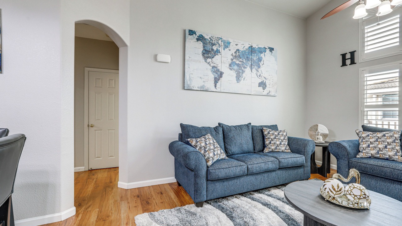 Photo of Livingroom in Southwestern Sacramento