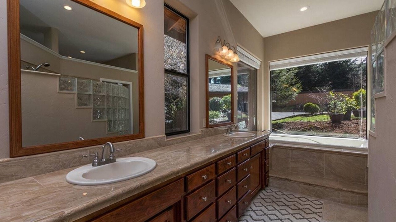 Photo of Bathroom in Freshwater