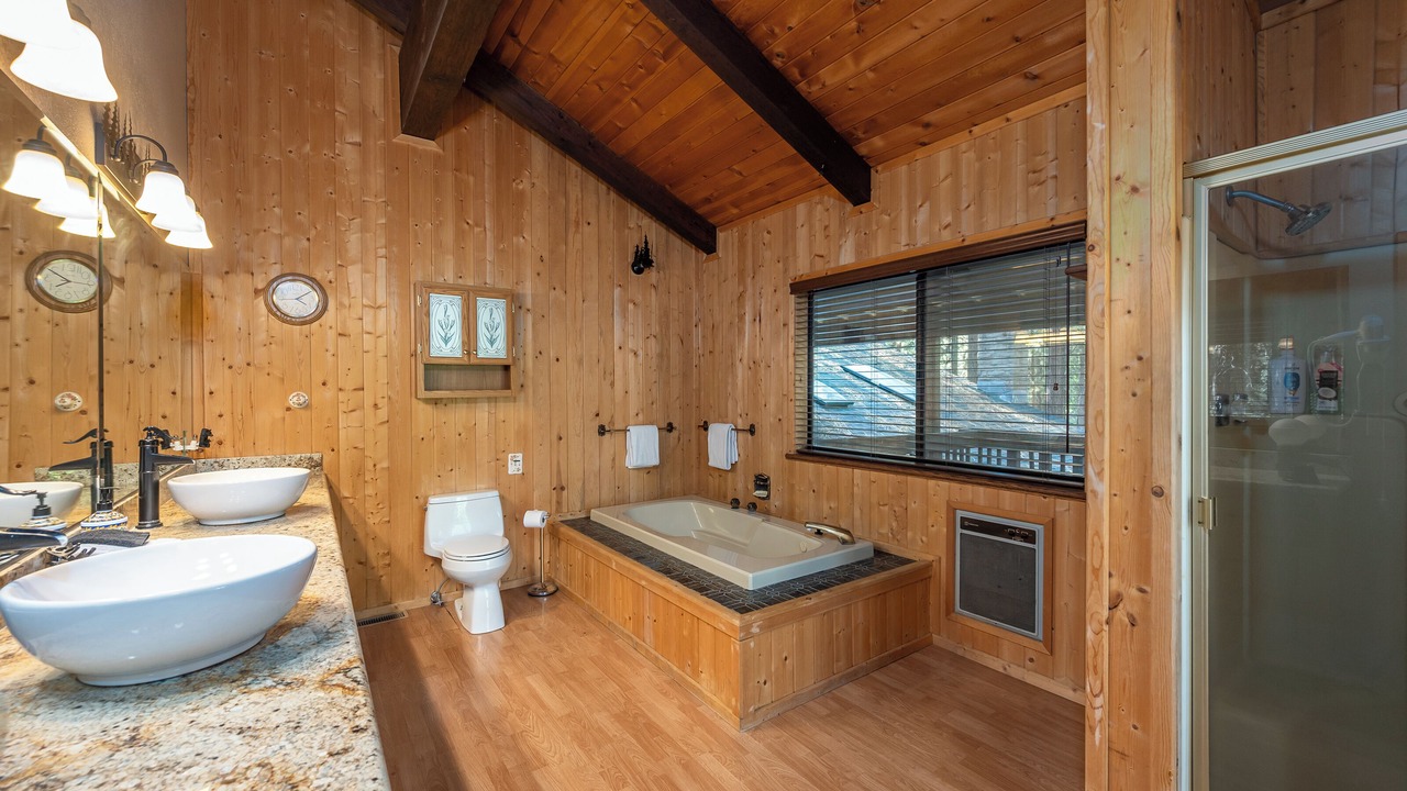 Photo of Bathroom in Summit Estates