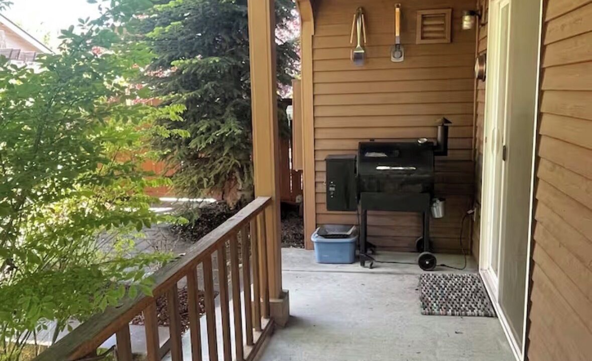 Photo of Patio Balcony in Old Farm District