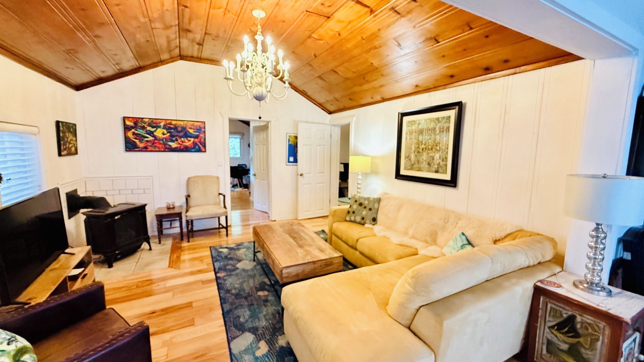 Photo of Livingroom in Guerneville