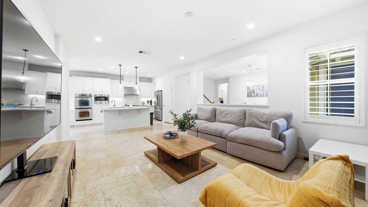 Photo of Livingroom in Woodbury