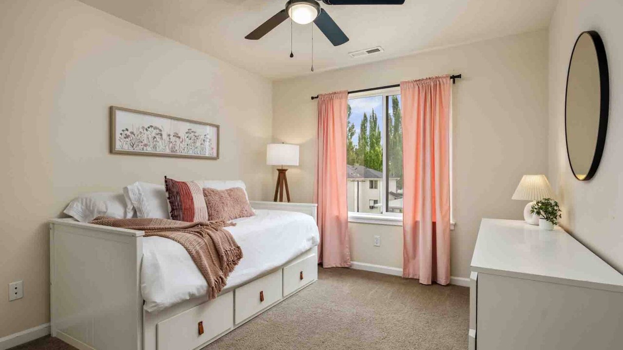 Photo of Bedroom in Woodburn