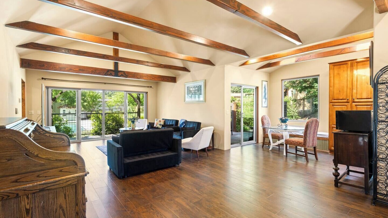 Photo of Livingroom in Auburn
