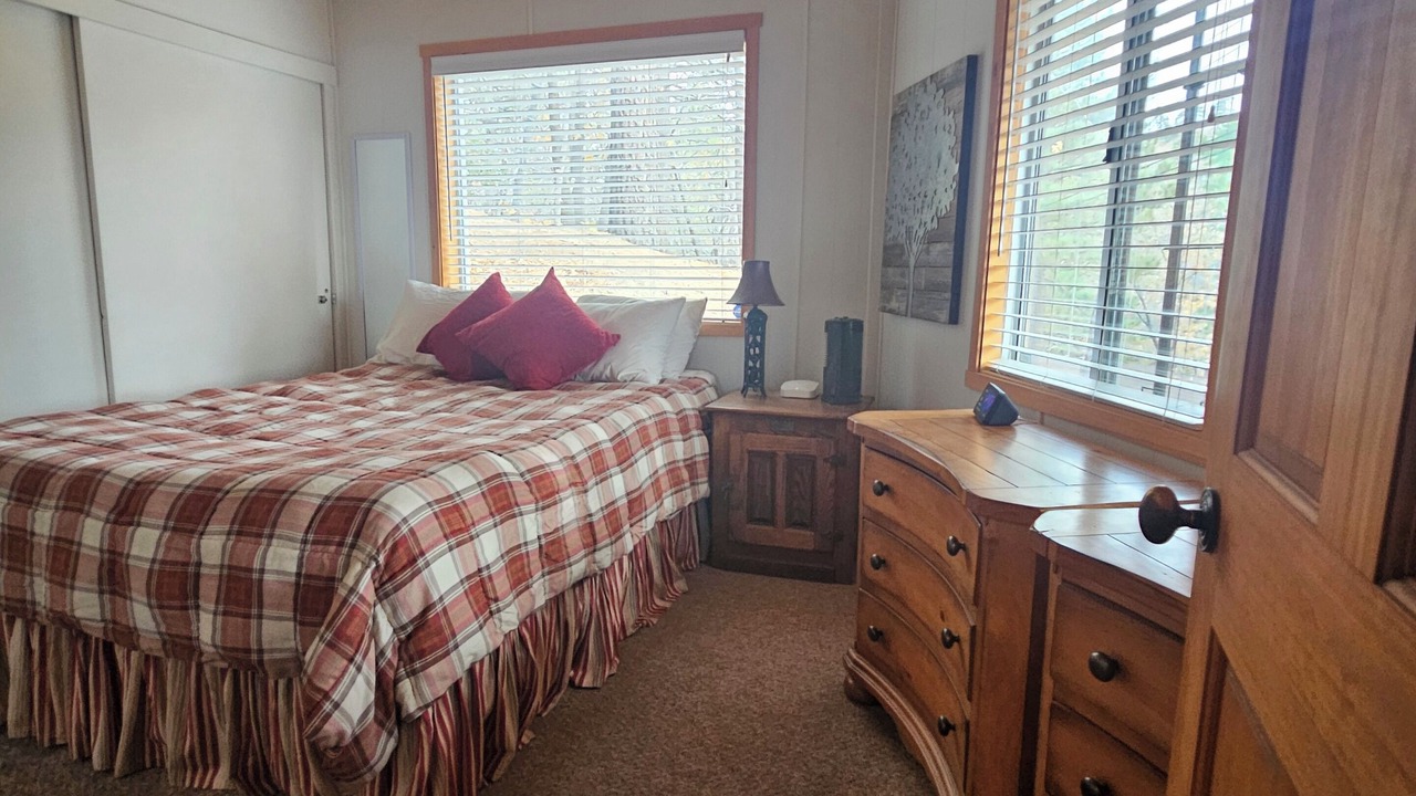 Photo of Bedroom in Green Valley Lake
