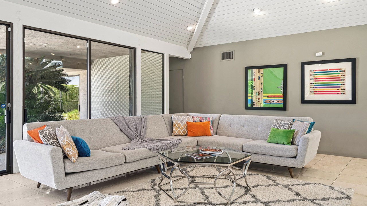 Photo of Livingroom in Historic Tennis Club
