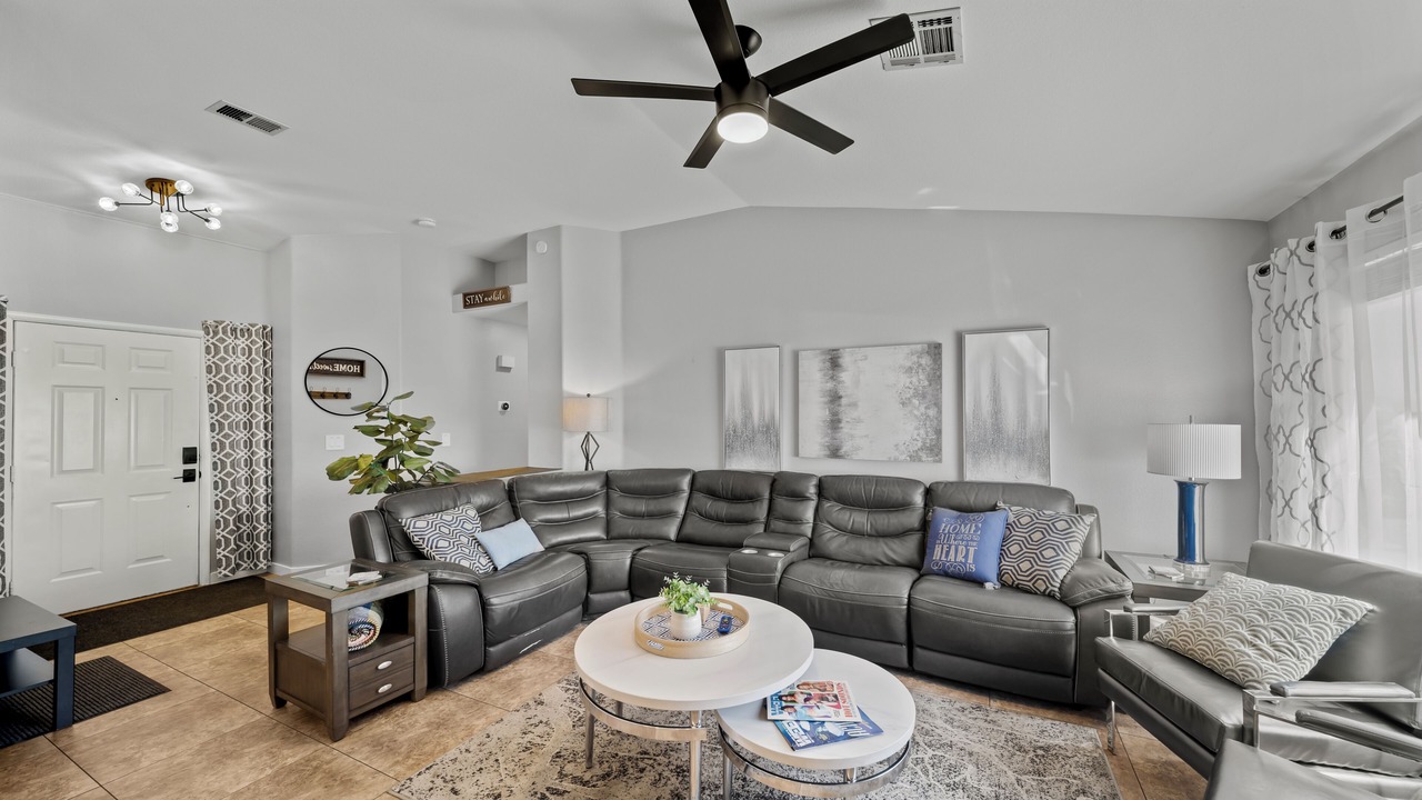 Photo of Livingroom in Highland Hills