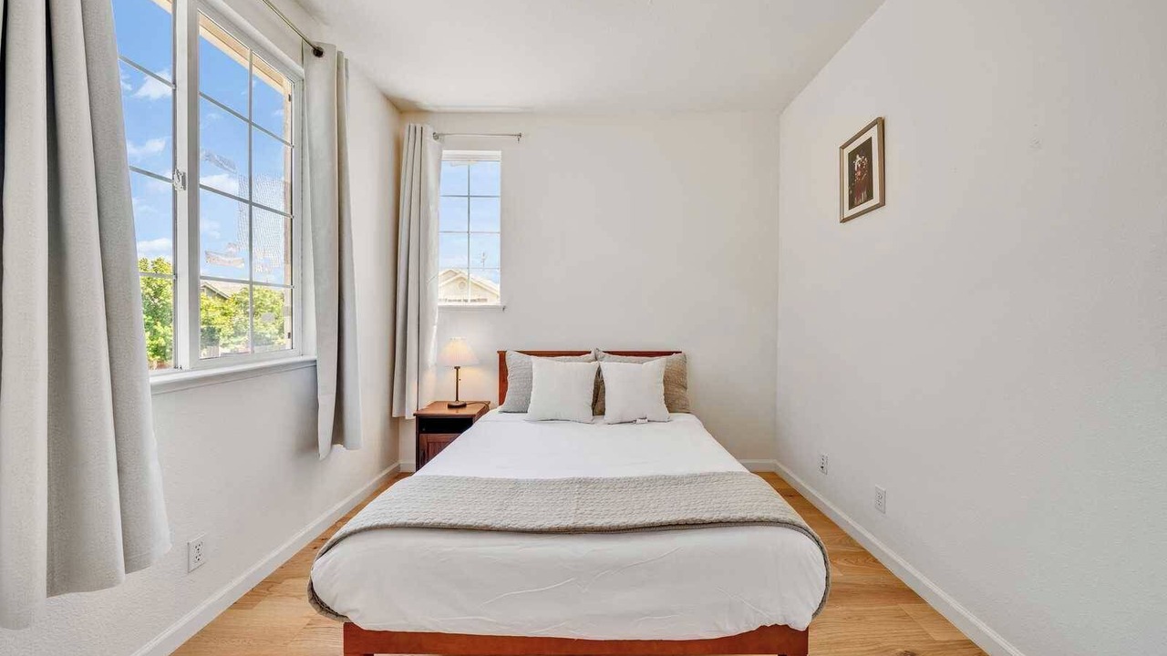 Photo of Bedroom in West Alameda