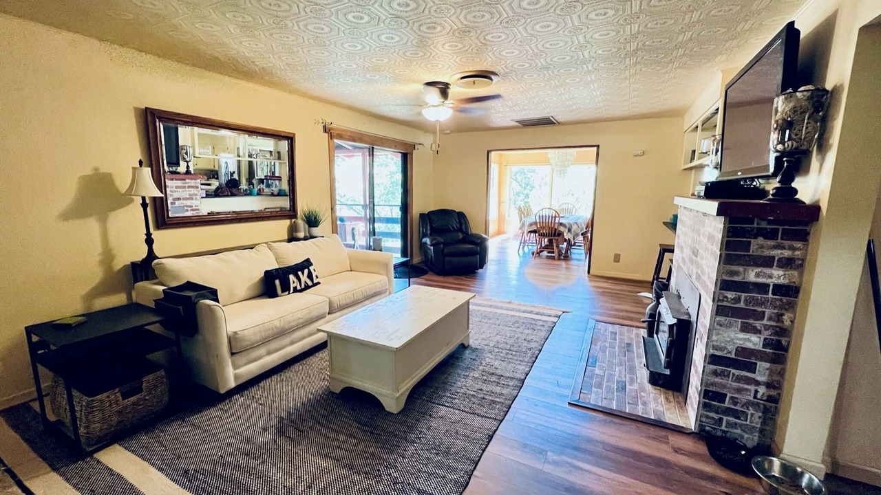 Photo of Livingroom in Lakehead