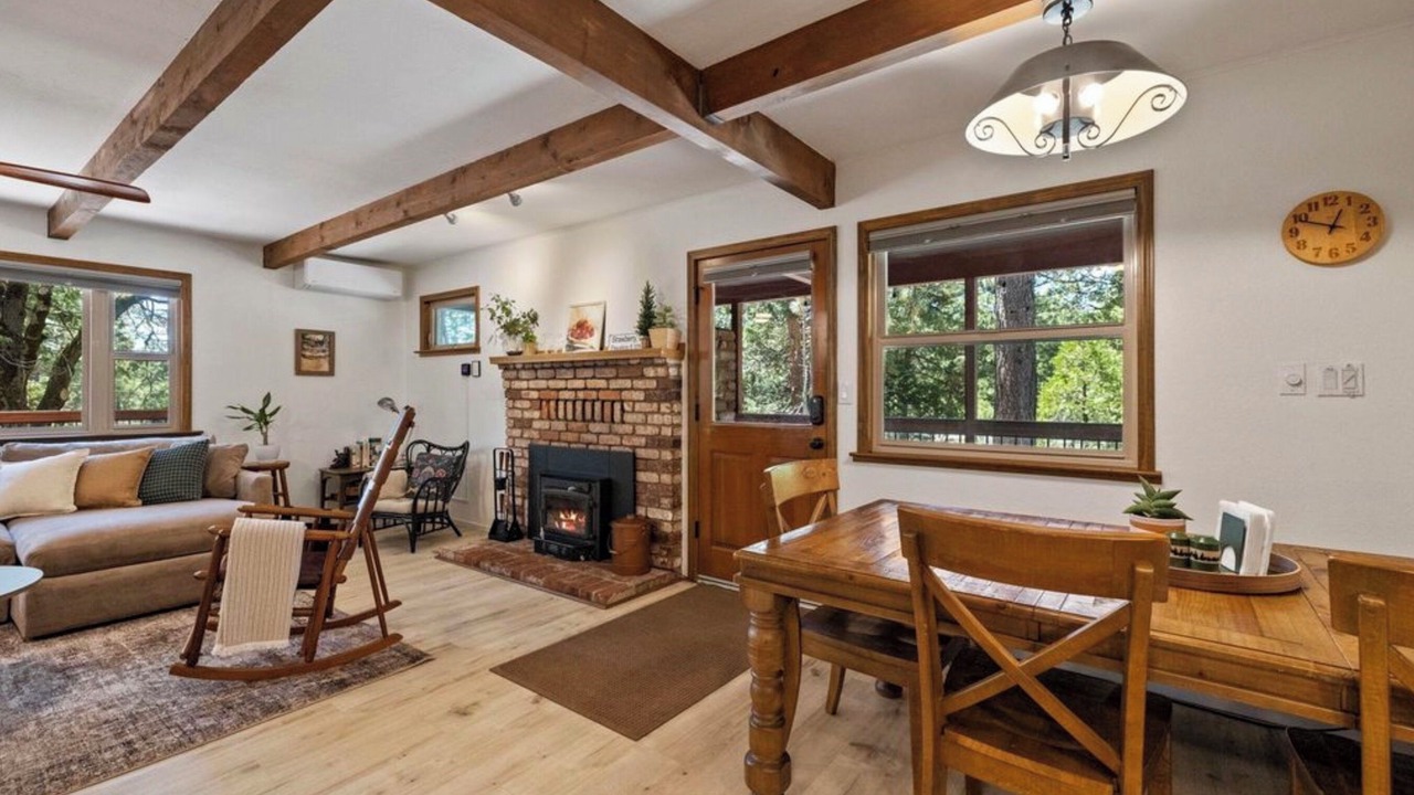 Photo of Livingroom in Strawberry