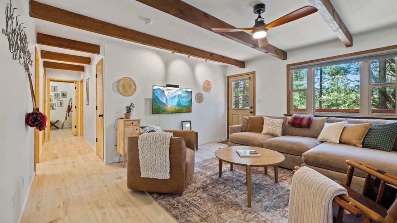 Photo of Livingroom in Strawberry