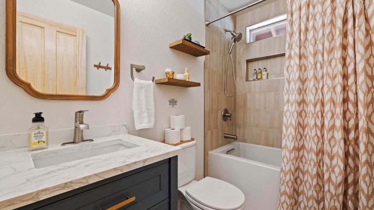Photo of Bathroom in Strawberry