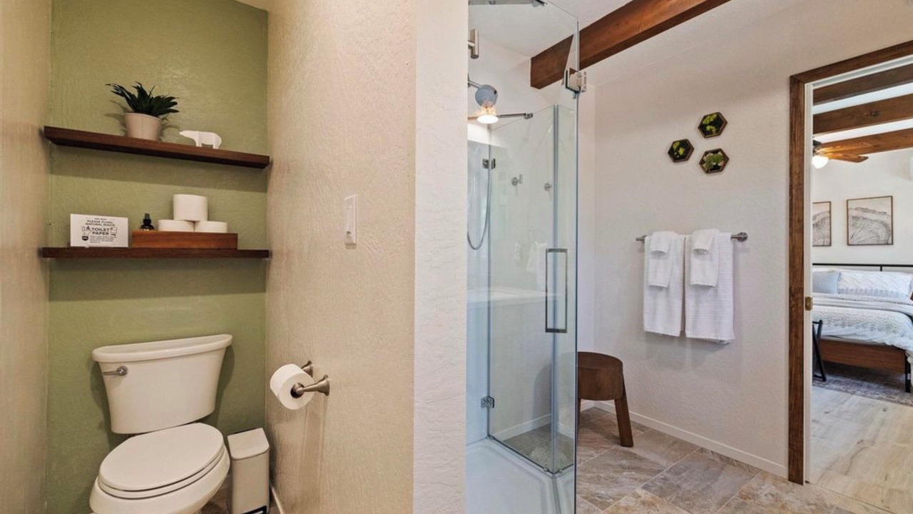 Photo of Bathroom in Strawberry