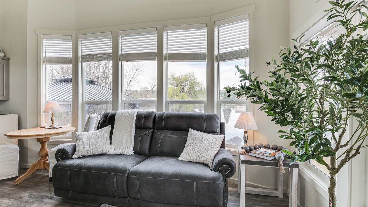 Photo of Livingroom in Oakland