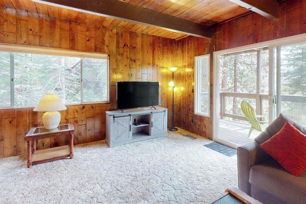 Photo of Livingroom in Blue Jay