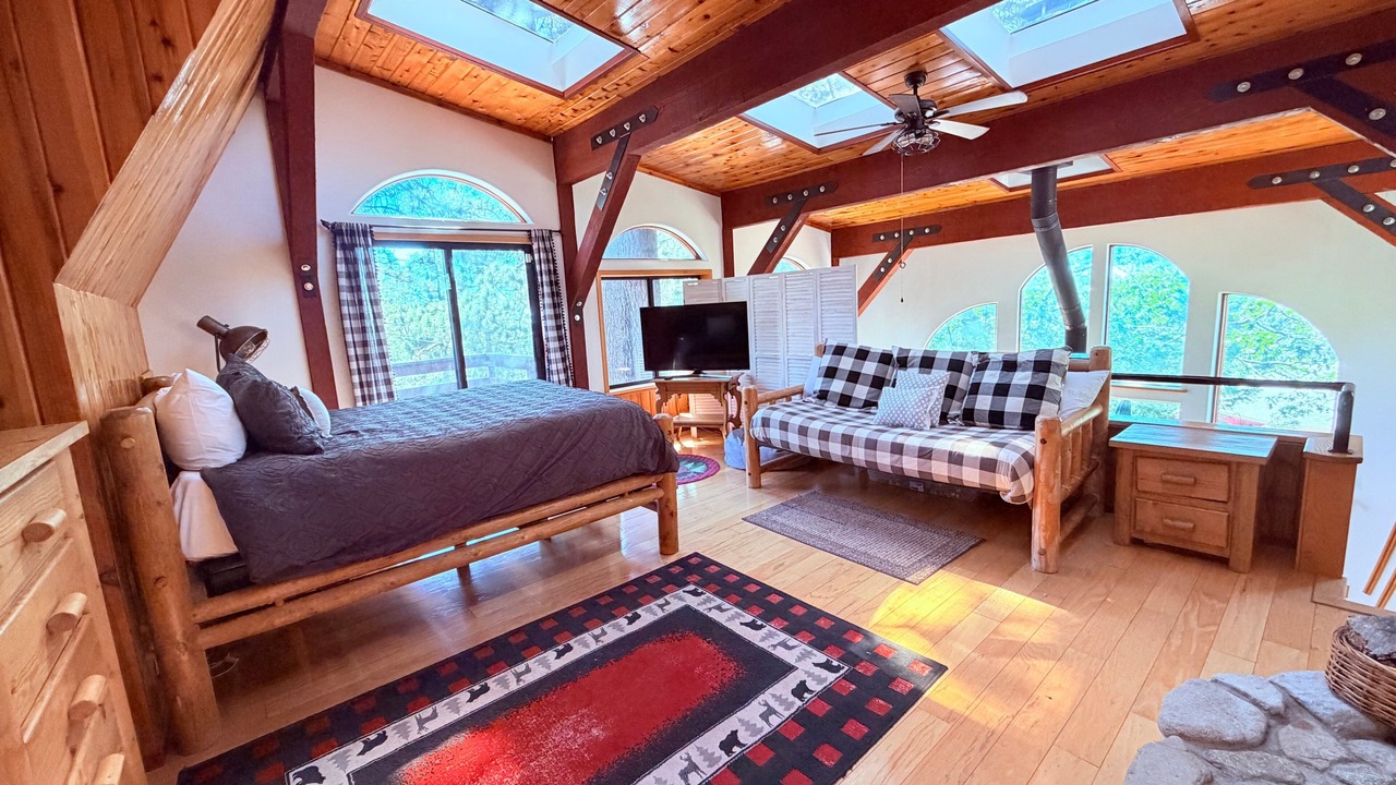 Photo of Bedroom in Green Valley Lake