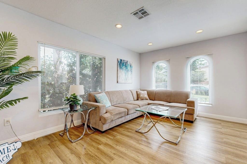 Photo of Livingroom in Santa Ana Heights
